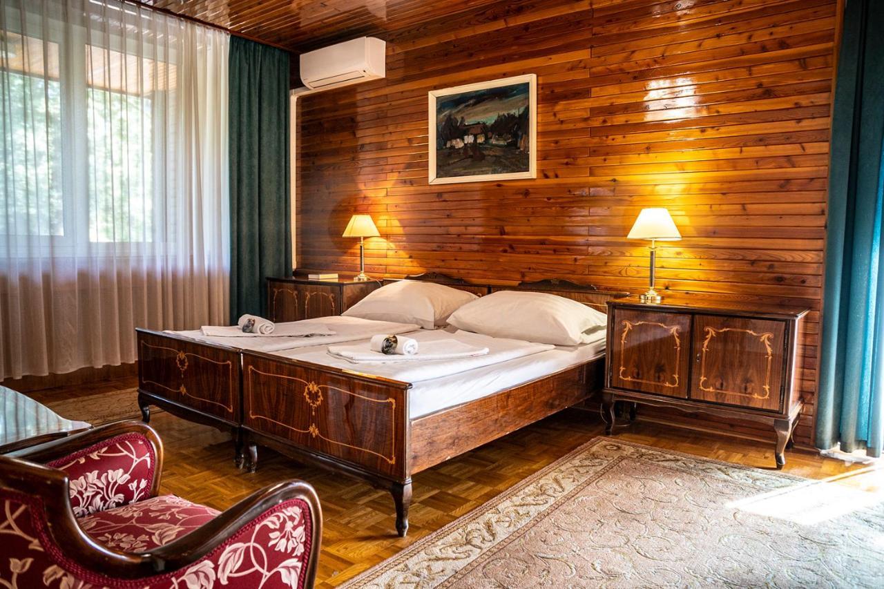 Ozoon Hotel Mestecǎneşti Exterior foto