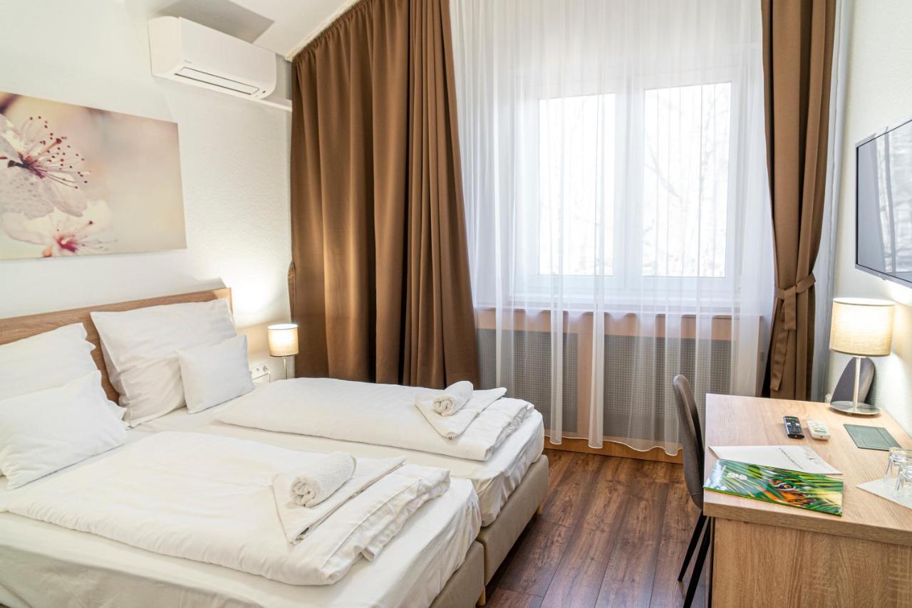 Ozoon Hotel Mestecǎneşti Exterior foto