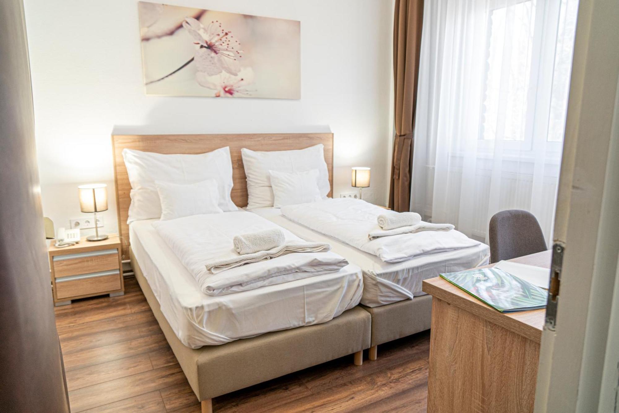 Ozoon Hotel Mestecǎneşti Exterior foto