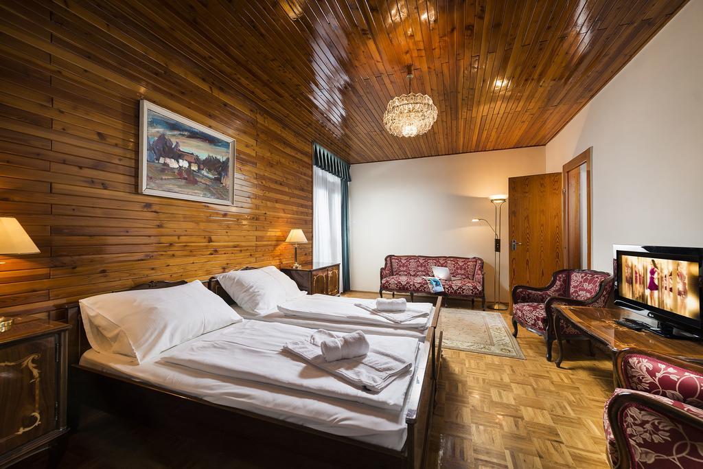 Ozoon Hotel Mestecǎneşti Exterior foto